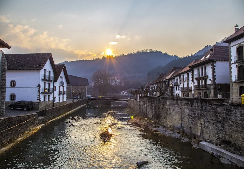 Escapadas por Navarra - Escapadas por Navarra desde Pamplona: rutas y pueblos con base en Hostal Acella