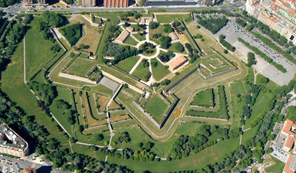 Ciudadela Pamplona - La Ciudadela de Pamplona: historia, visitas y como llegar desde el hostal